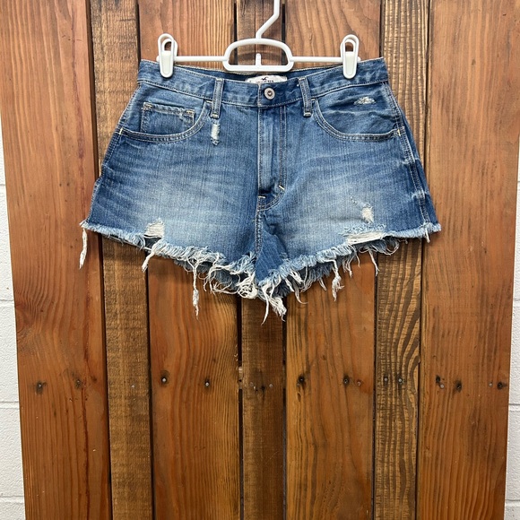 Hollister size 5 high waisted Jean shorts - Picture 3 of 8